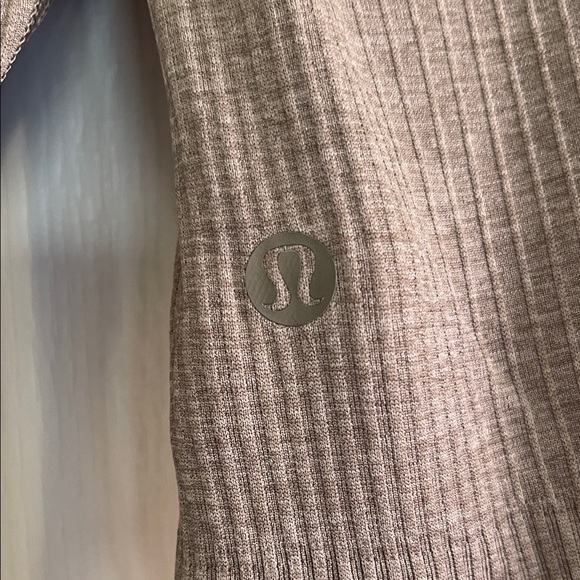 lululemon athletica Olive Long Sleeve Crop Top - Picture 4 of 4